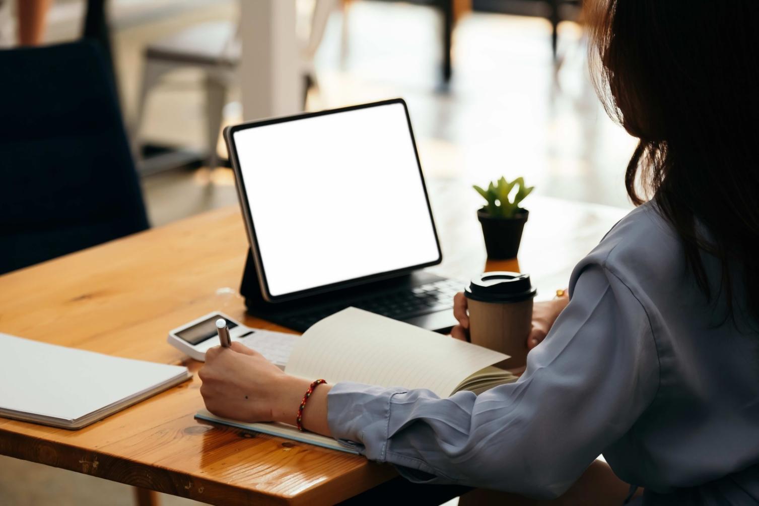 Praktische JavaScript-Übungen am Computer